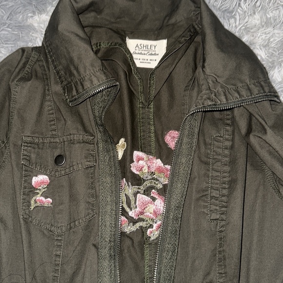 Green Embroidered Jacket - Picture 2 of 4